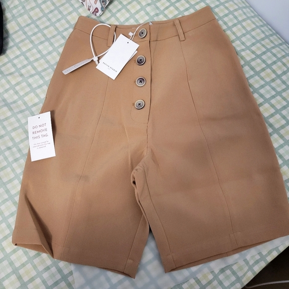 Petite Studio Clark Shorts In Camel size XXS - Picture 1 of 5